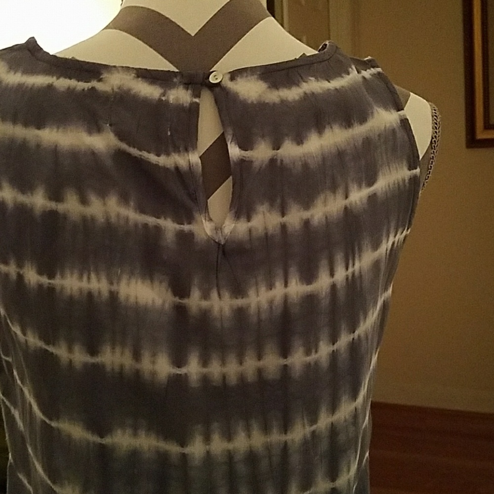 Top - Picture 2 of 3